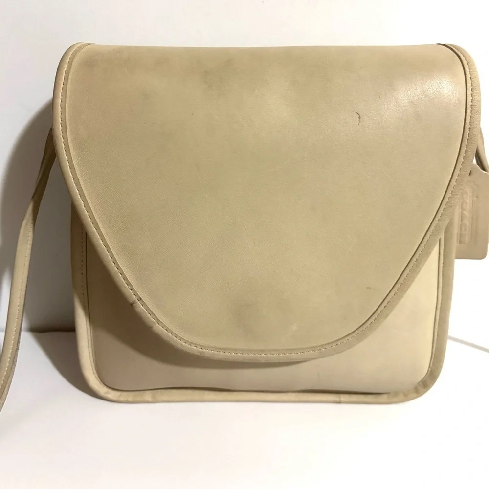 Coach vintage Elegant Cream distressed leather crossbody Bag